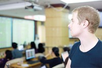 Kích hoạt vốn ngoại, nới room hay chọn NVDR